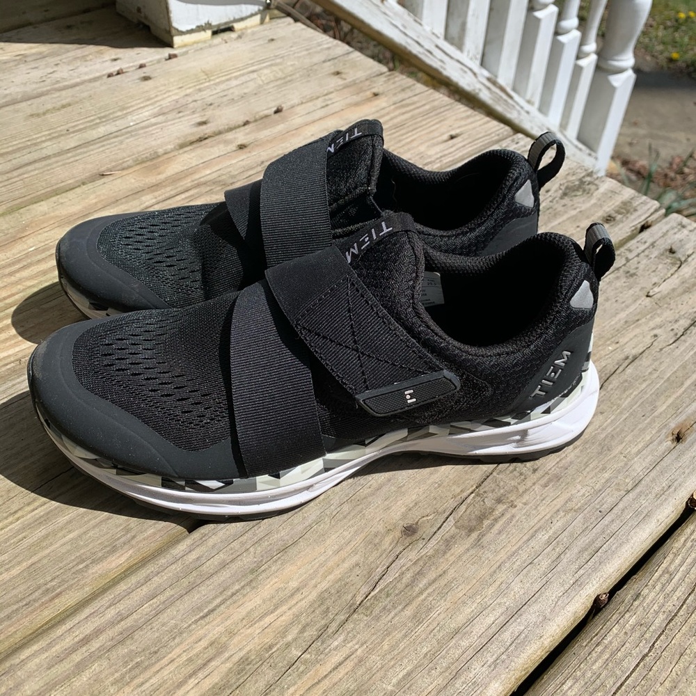 Tiem black geometric cycling shoes
